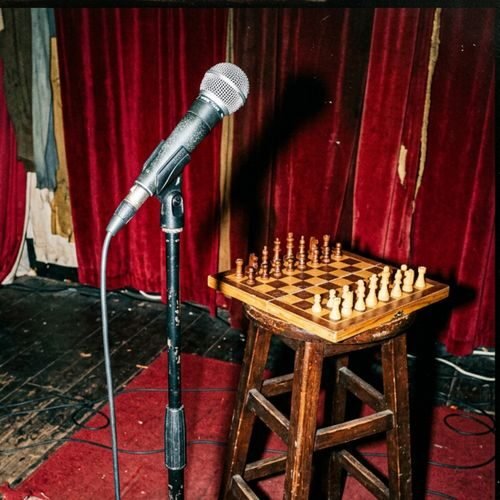 L'humoriste Certe mathurin joue en ce moment son nouveau one man show, Une histoire d'argent.