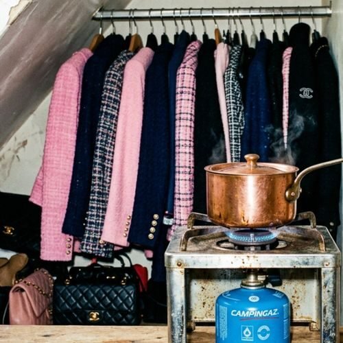 De la vie de luxe à une chambre de bonne